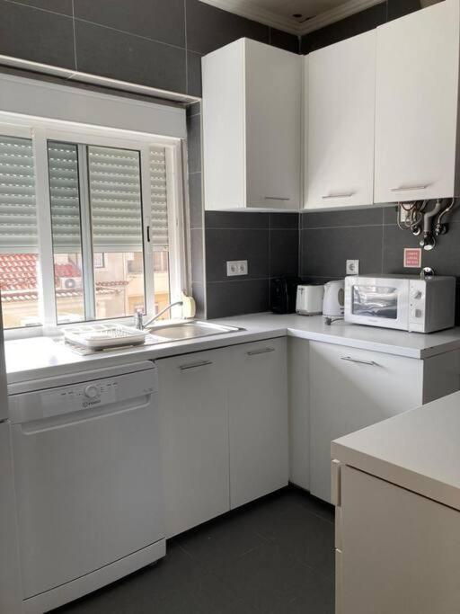 Apartamento Bem Localizado Para Familias & Amigos Lejlighed Lisboa Eksteriør billede