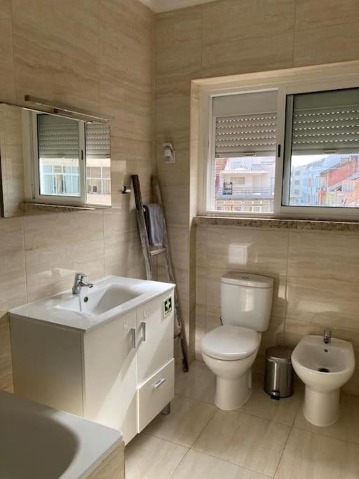 Apartamento Bem Localizado Para Familias & Amigos Lejlighed Lisboa Eksteriør billede