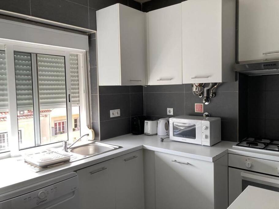 Apartamento Bem Localizado Para Familias & Amigos Lejlighed Lisboa Eksteriør billede